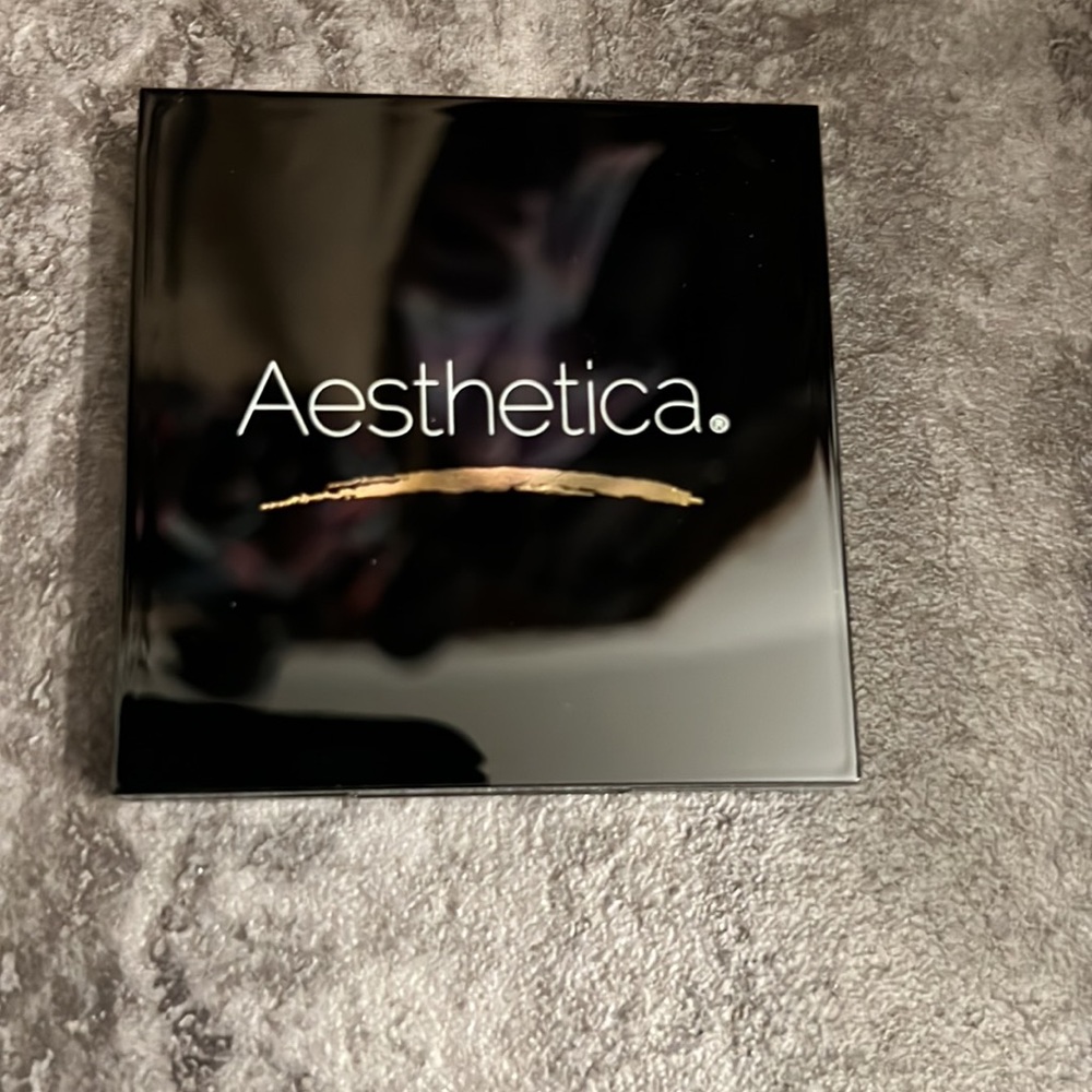 Aesthetica Be Bold Eyeshadow Palette - Picture 5 of 6